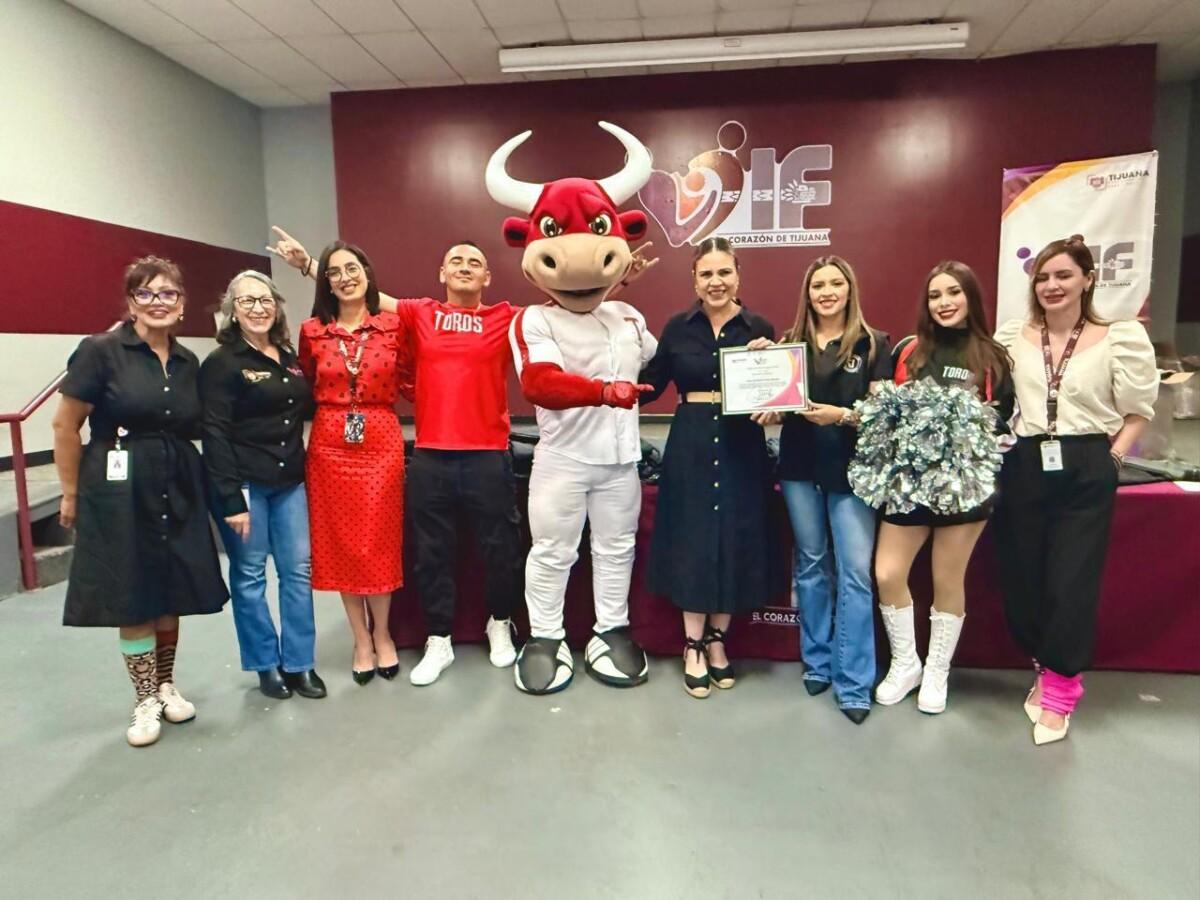 FORTALECE GOBIERNO MUNICIPAL ALIANZA  CON CLUB TOROS EN BENEFICIO DE ADULTOS MAYORES