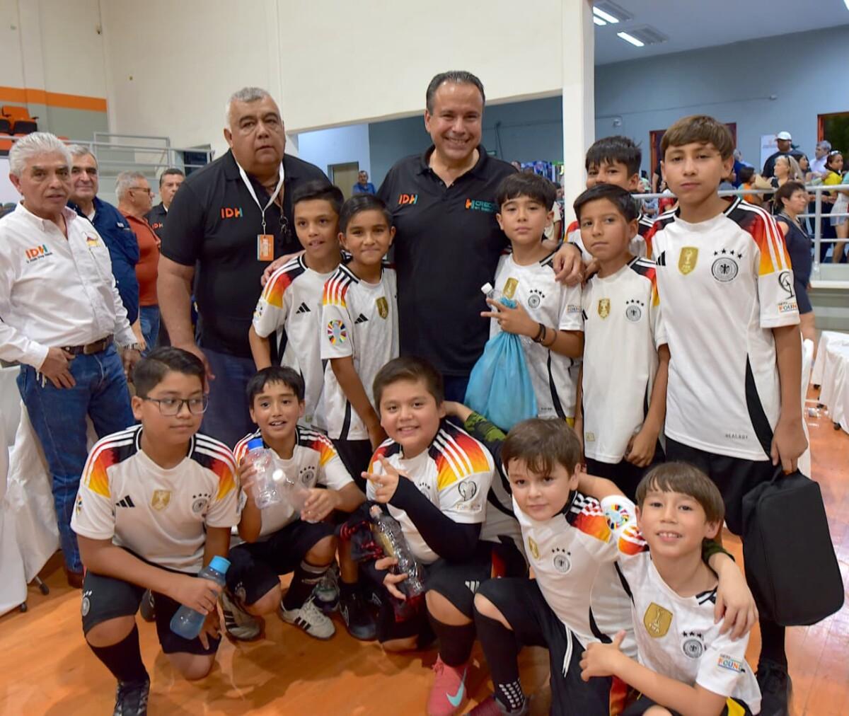 Apoya Toño Astiazarán a más de 3 mil deportistas a través del Fondo Deportivo