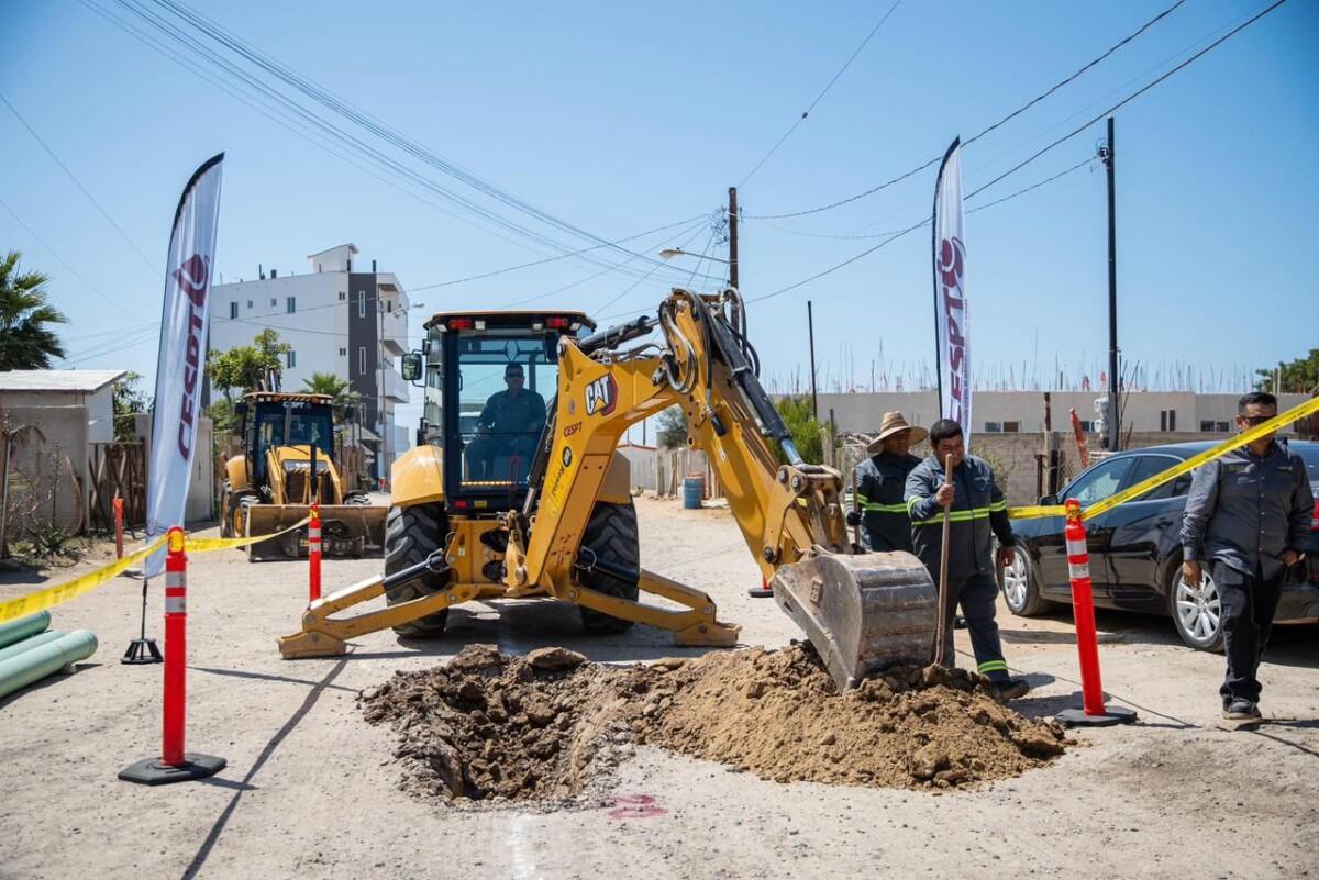 Presidenta municipal Rocío Adame da banderazo de arranque de obra de drenaje sanitario en Primo Tapia