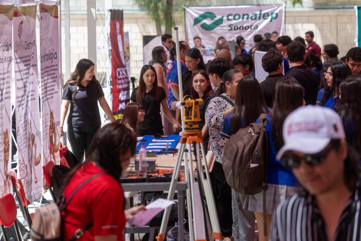 Gobierno de Sonora acerca oferta educativa a estudiantes con Feria Educativa