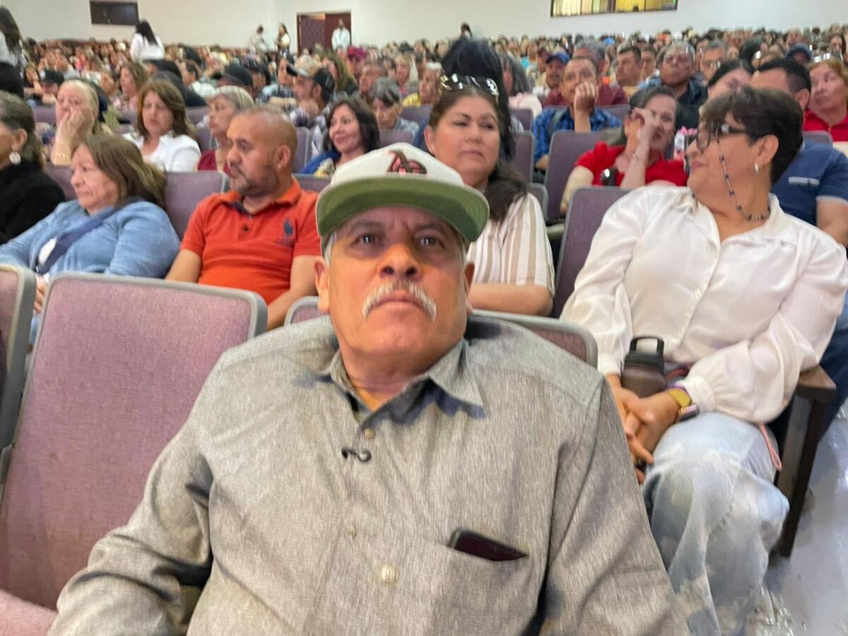 Agradecen familias de Agua Prieta a gobernador Durazo por entrega de escrituras