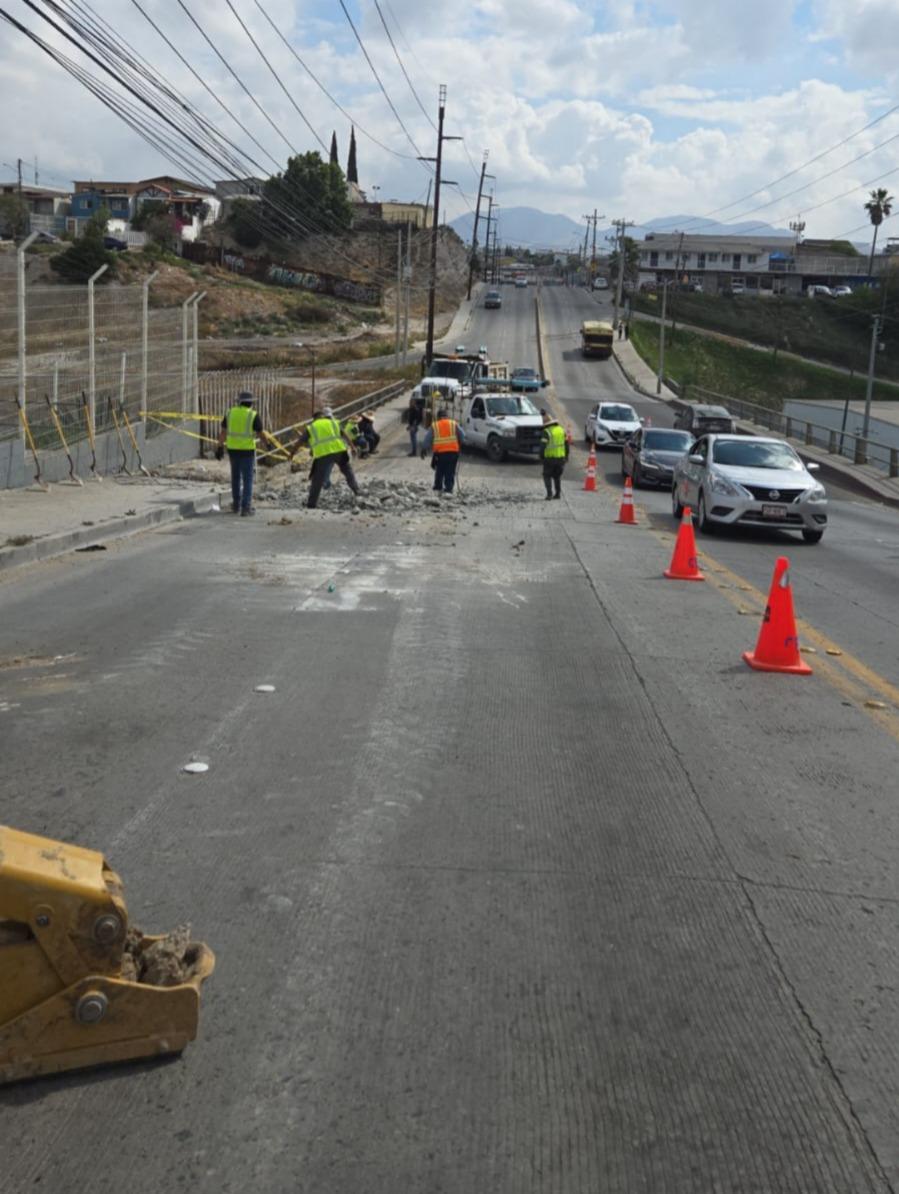 EL ORGANISMO OPERADOR DEL SISTEMA DE AGUA Y ALCANTARILLADO INFORMA ,UNA FUGA EN BULEVARD CUCAPAH