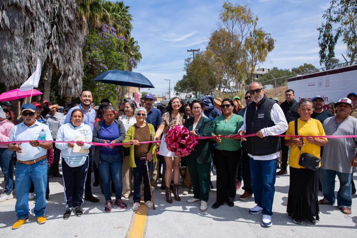 Inaugura Presidenta Rocío Adame pavimentación con concreto hidráulico en Lomas de Rosarito