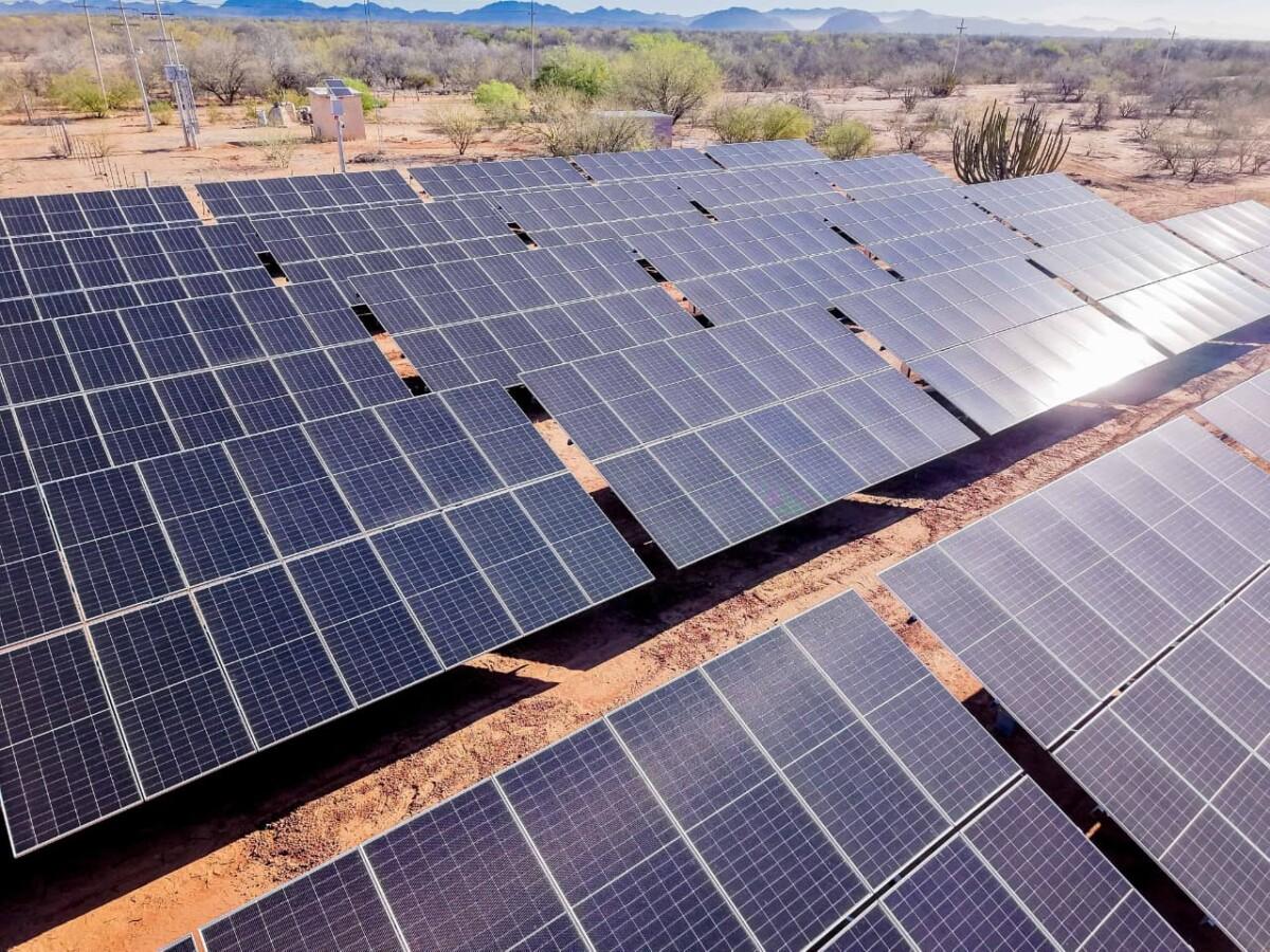 SupervisaAstiazaran operación de 3 mil paneles solares para eficientar suministro de agua en los hogares