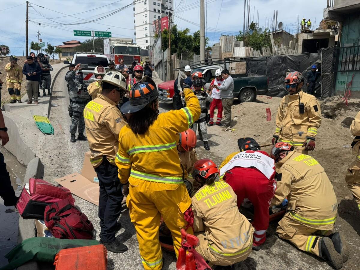 Rescata Bomberos de Tijuana a trabajadores