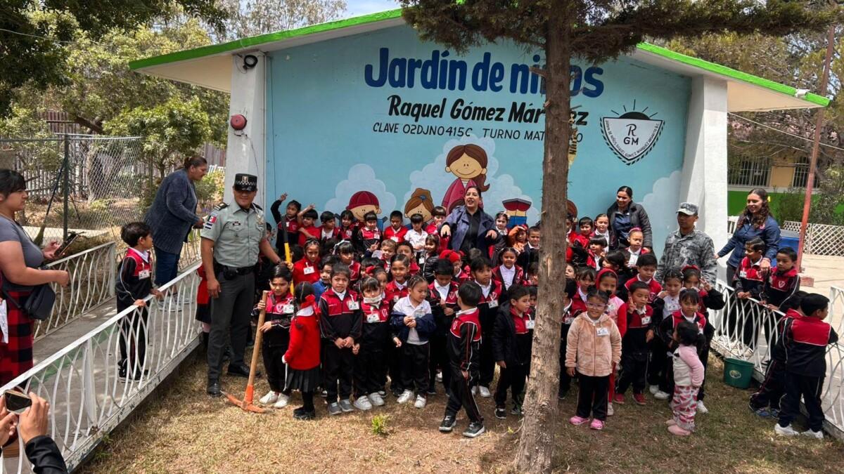 Guardia Nacional y Manos Unidas en BC, llevaron a cabo jornada preventiva, con Conferencia de Ciberseguridad e IA, Calistenia, Módulos lúdicos, Siembra de árboles, Valores y Amor a México a la niñez de BC.