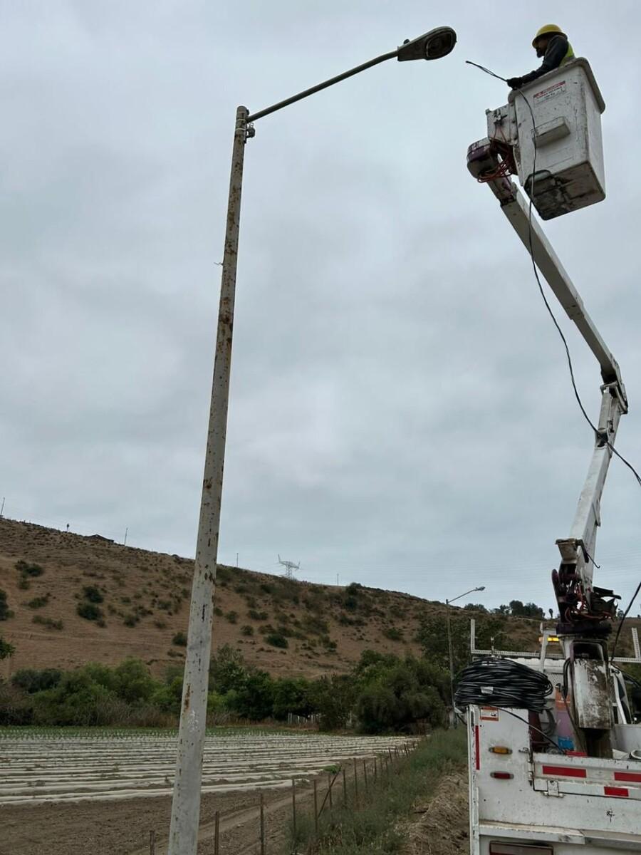 Gobierno de Playas de Rosarito avanza con instalación de luminarias en la Ruta Ecoturística del Cañón Rosarito