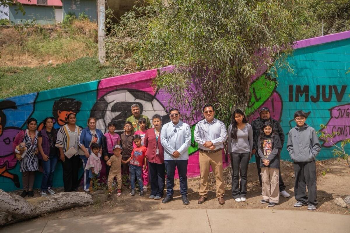 DEVELA GOBIERNO MUNICIPAL EL MURAL ” LA JUVENTUD MUEVE AL MUNDO”