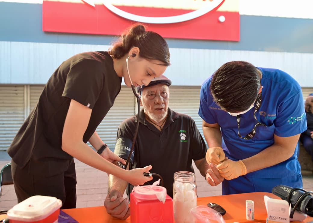 Acerca Gobierno de Hermosillo jornada de salud a la colonia Fuentes del Mezquital