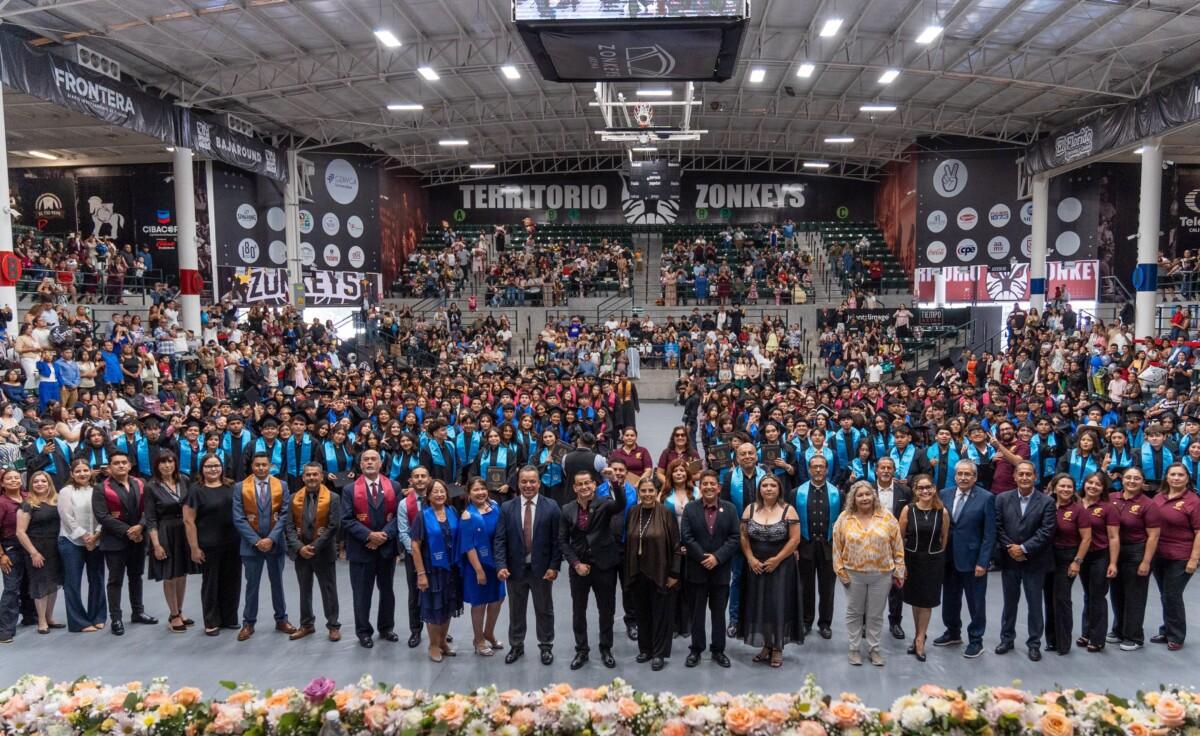 Acompaña Abdiel Gutiérrez Coronado a estudiantes de CBTis 146 en su ceremonia de graduación