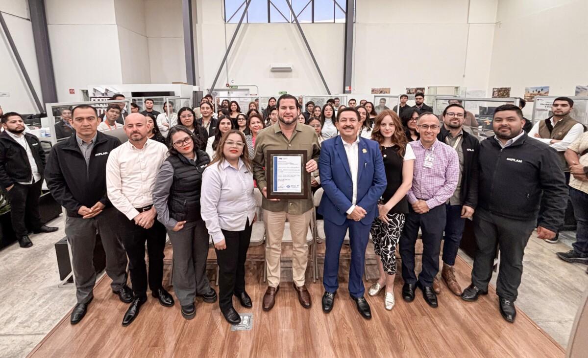 Recibe Gobierno de Ismael Burgueño certificación internacional por la calidad de procesos del IMPLAN