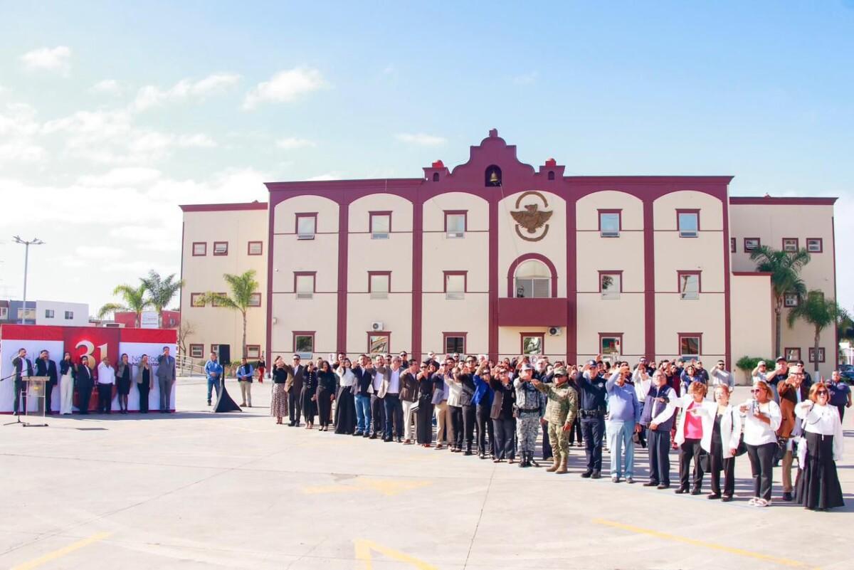 Con orgullo e identidad, conmemora Rocío Adame el 31 Aniversario de la Municipalización de Playas de Rosarito con el Izamiento de la Bandera Nacional.