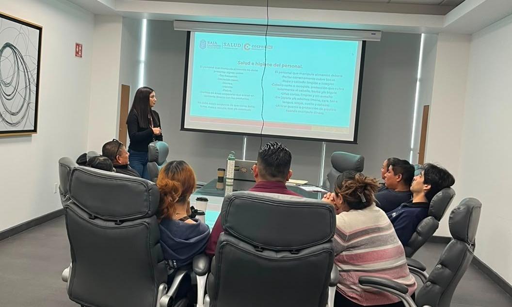 EXPLICAN ANTE PERSONAL DOCENTE LA IMPORTANCIA DEL CUIDADO DE LOS ALIMENTOS EN PLANTELES ESCOLARES