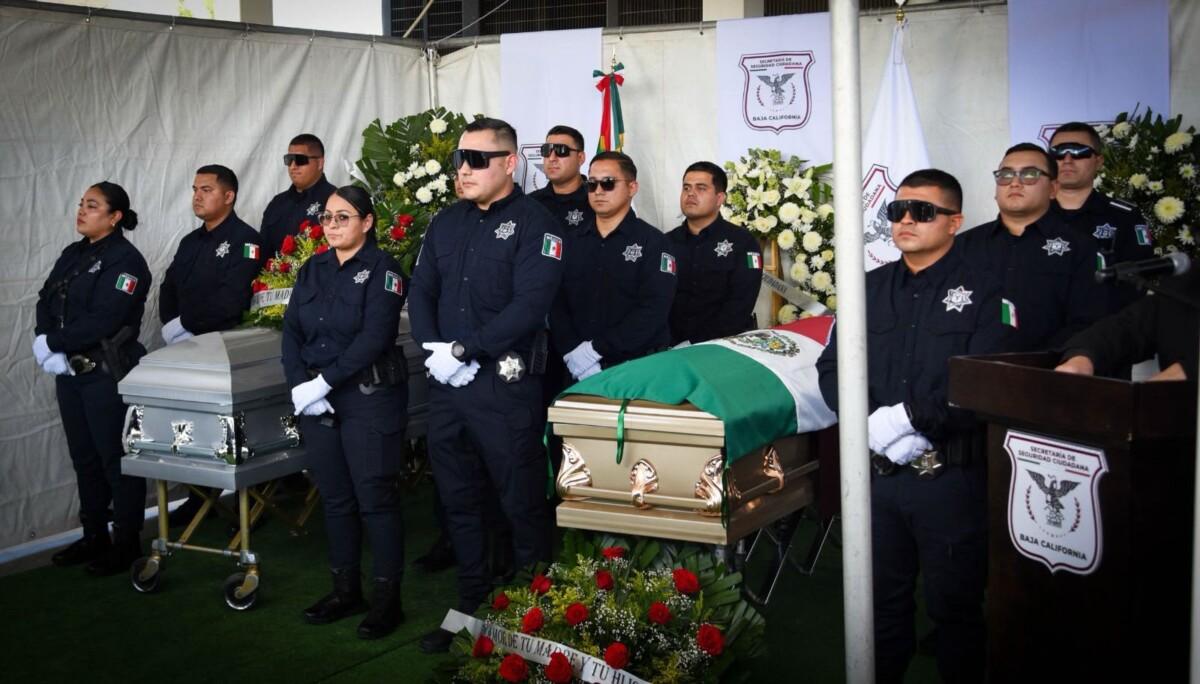DESPIDEN CON HONOR A ELEMENTO DE LA SECRETARÍA DE SEGURIDAD CIUDADANA ESTATAL Y SU ESPOSA, ASESINADOS LA NOCHE DEL SÁBADO, AUSENTE LA GOBERNADORA MARINA DEL PILAR