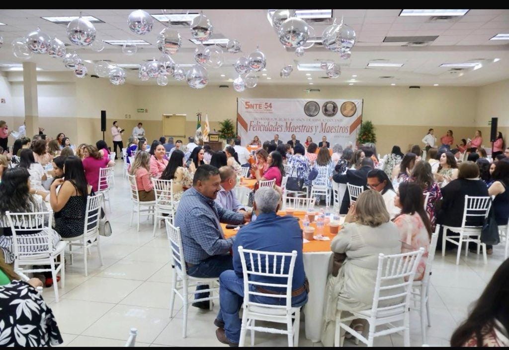 RECONOCIMIENTO A MAESTROS POR AÑOS DE SERVICIO