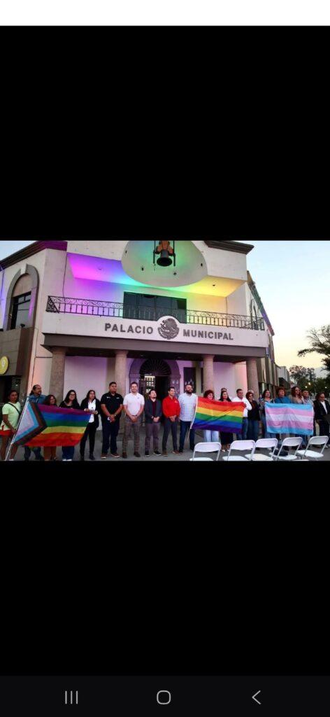 ILUMINAN DEL ARCOIRIS PALACIO MUNICIPAL. CELEBEACIÓN DEL ORGULLO DE LA DIVERSIDAD.