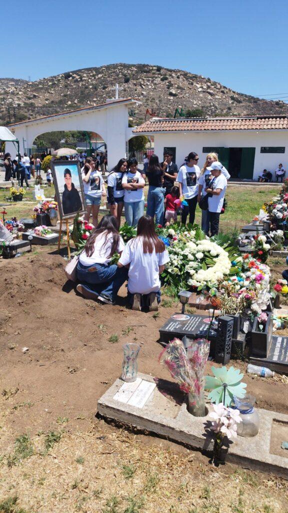 TRISTEZA Y DOLOR EN SEPELIO DE 3 JÓVENES LOCALIZADOS SIN VIDA EL 10 DE JUNIO.