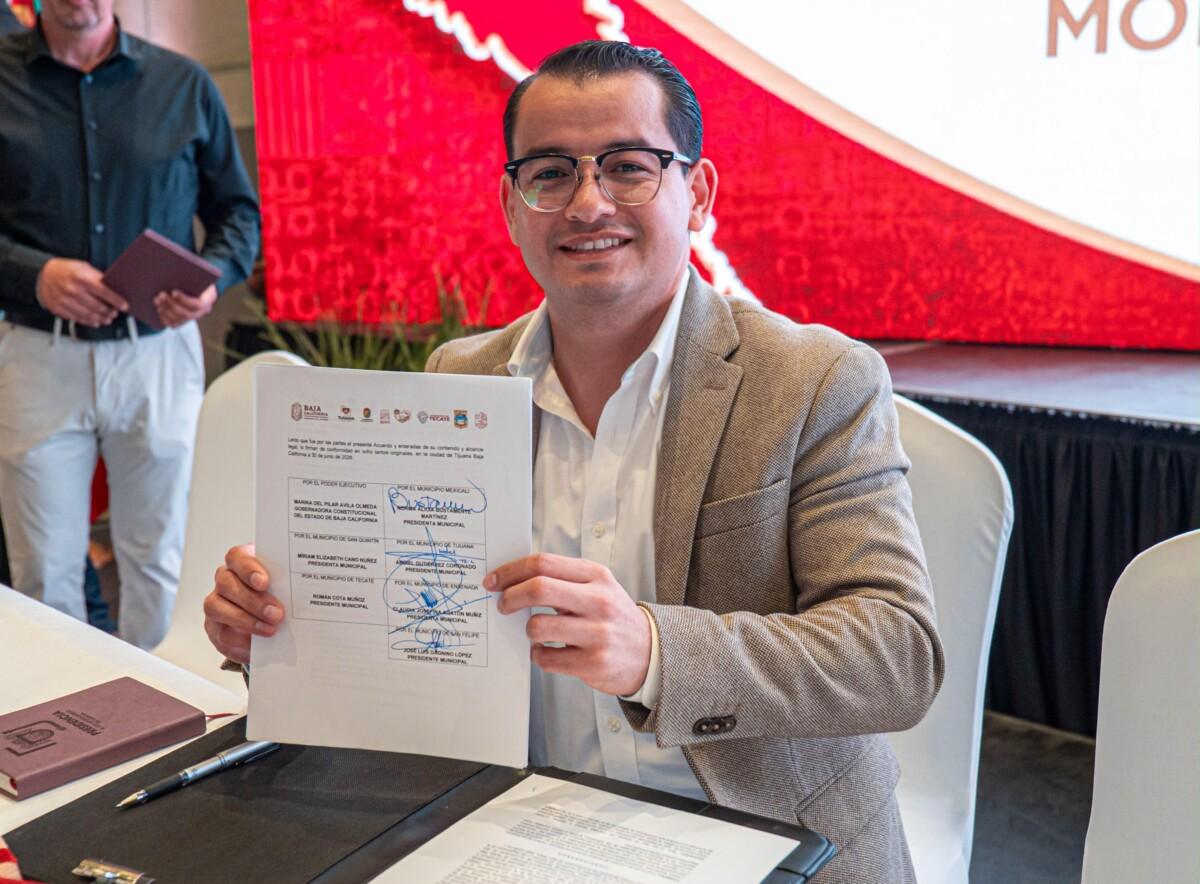 Firma Abdiel Gutiérrez Coronado Acuerdo de Implementación de la Autorización Estatal y Municipal de Proyectos de Inversión en Baja California
