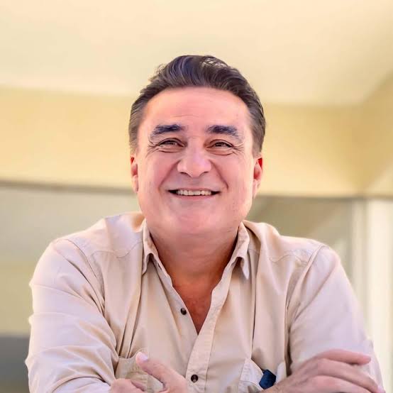 CUCHICHEO POLÍTICO