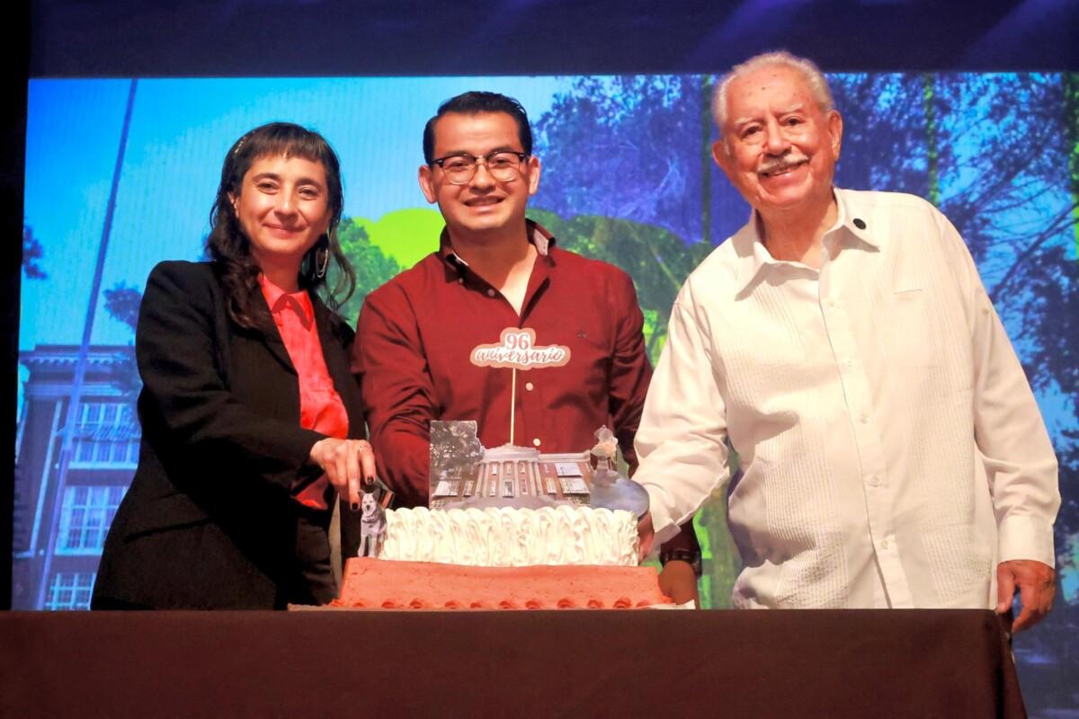 Reconoce alcalde Abdiel Gutiérrez legado histórico de la Casa de la Cultura de Tijuana en su 96 Aniversario