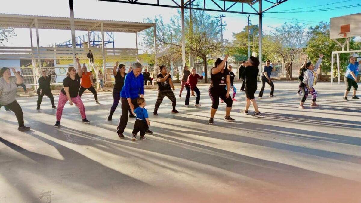 Benefician cursos de Centros de Desarrollo Comunitario a más de mil 300 personas