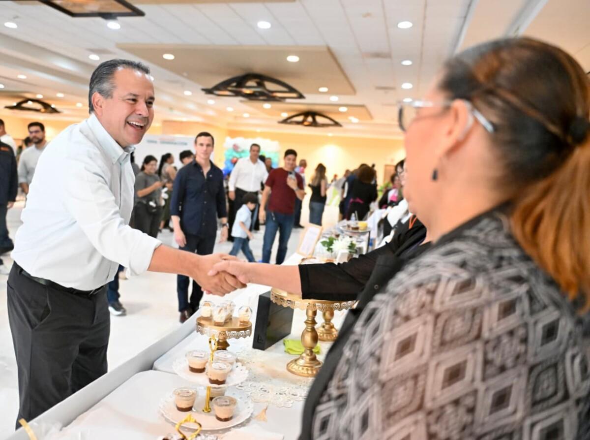 Fortalece Astiazarán emprendimientos de casi 3 mil personas con Maxi Apoyo