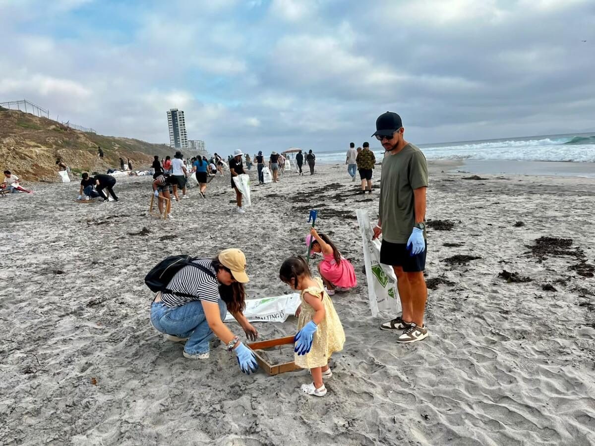 RETIRAN MÁS DE 400 KILOS DE RESIDUOS EN JORNADA DE LIMPIEZA EN PLAYAS DE TIJUANA