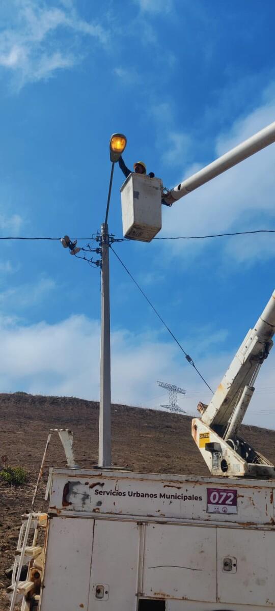 Dirección de Servicios Urbanos rehabilita 58 luminarias en Mar de Popotla