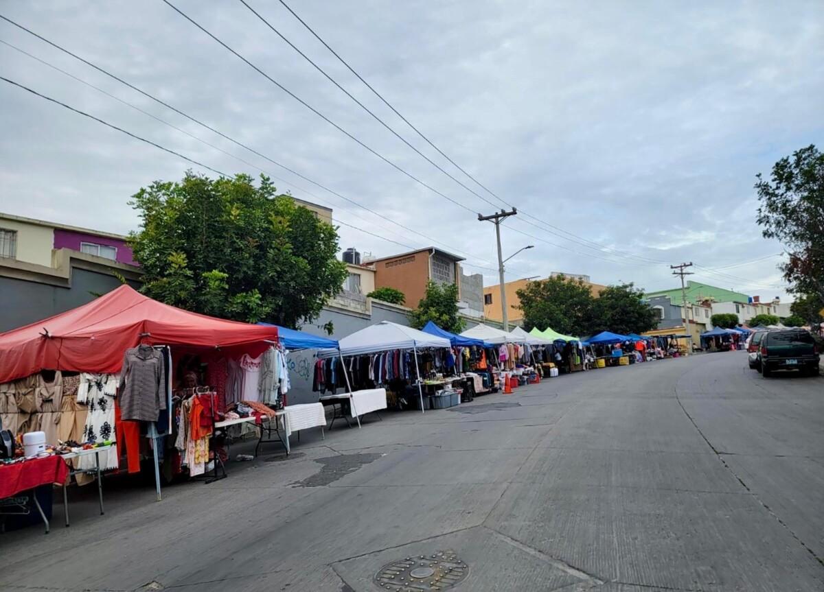 REUBICA GOBIERNO MUNICIPAL MERCADO SOBRE RUEDAS DE PASEO BANDERAS A QUINTA DEL CEDRO EN SANTA FE, DE MANERA TEMPORAL