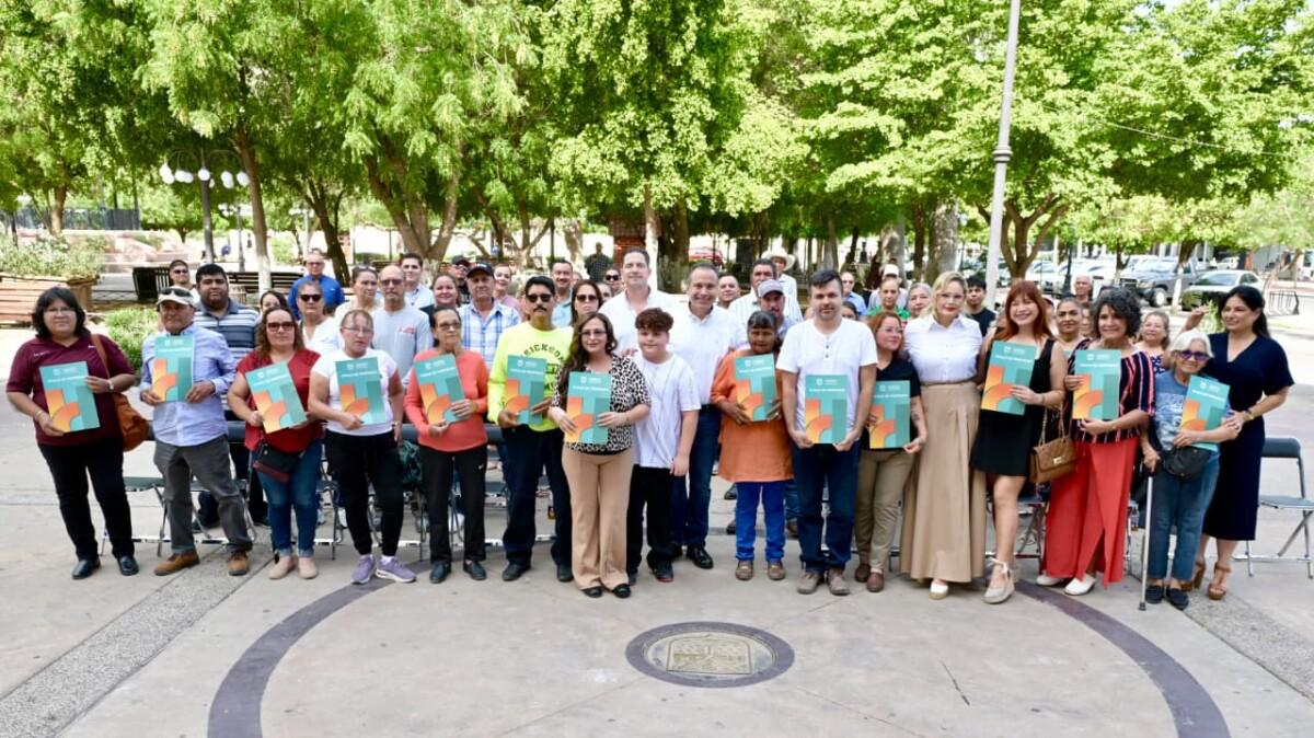 Entrega Astiazarán a 862 familias con títulos de propiedad