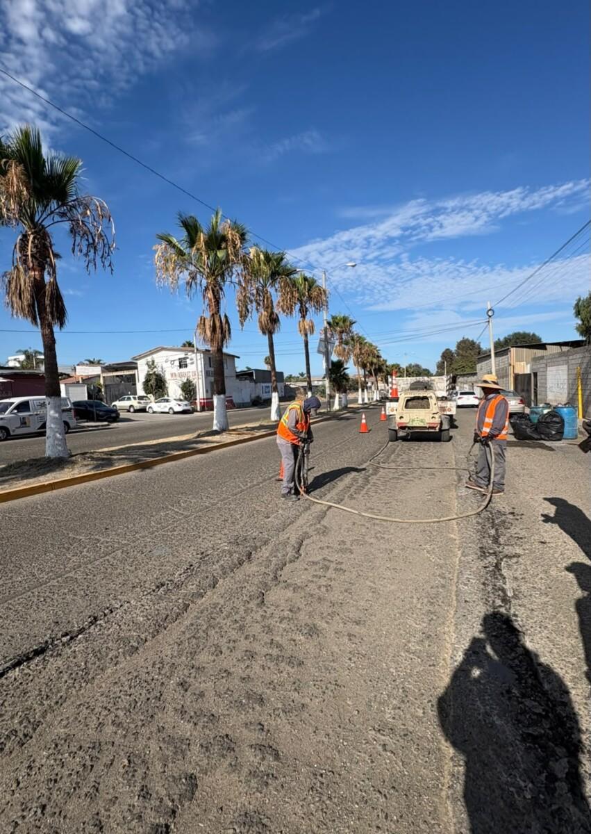 Dirección de Servicios Urbanos mantiene activo el programa permanente de bacheo en Playas de Rosarito