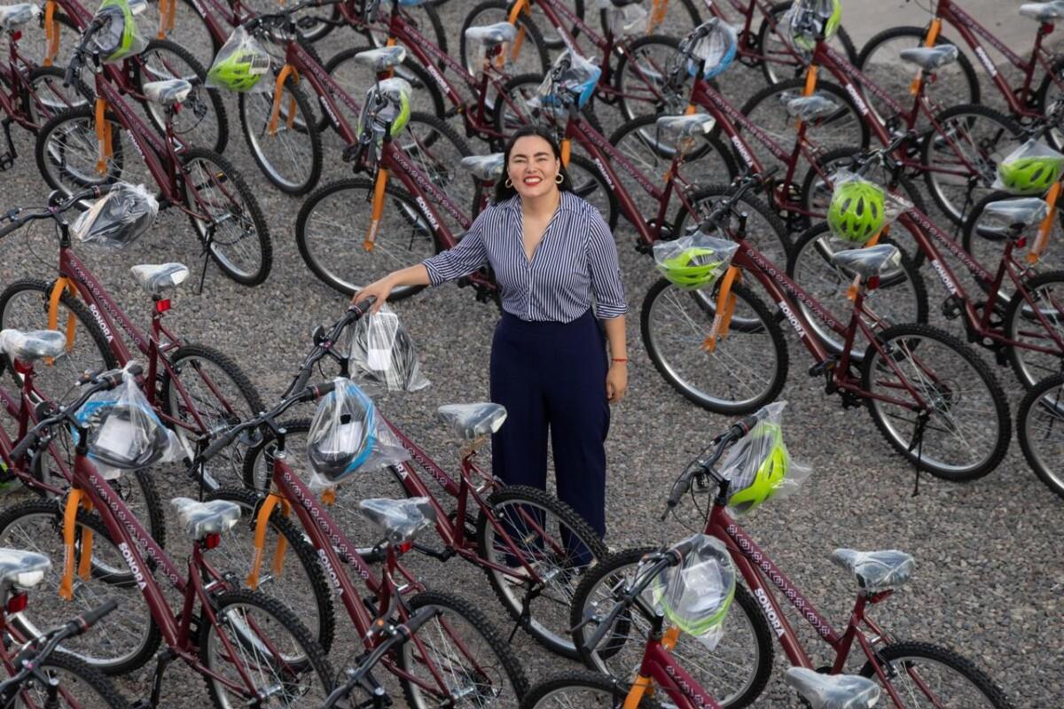 Gobierno de Sonora entrega bicicletas a jóvenes de los Centros de Bienestar Juvenil