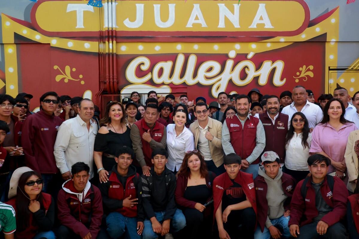 RECORRE ALCALDE ABDIEL GUTIÉRREZ EL CALLEJÓN DEL TRAVIESO COMO PARTE DEL PROYECTO “TIJUANA RUTA DE LA PAZ”