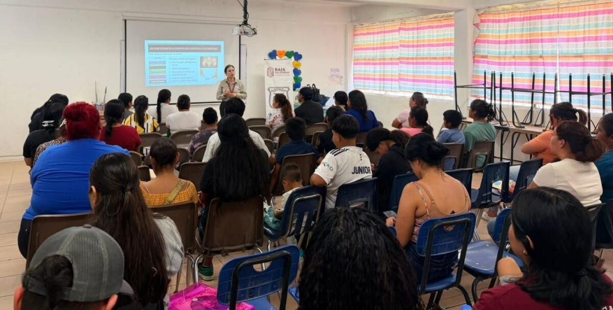 PADRES Y DOCENTES RECIBEN CAPACITACIÓN CONTRA OMISIÓN DE CUIDADOS