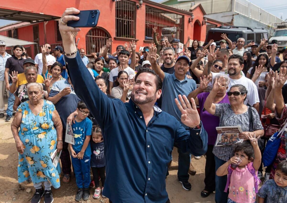 Ismael Burgueño acerca a vecinos de Ensenada los avances de la 4T y refuerza respaldo al proyecto nacional