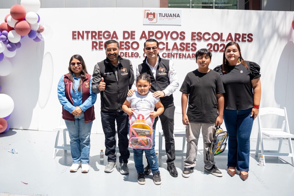 BENEFICIA GOBIERNO DE LA CIUDAD A 200 ALUMNOS Y ALUMNAS CON PAQUETES DE ÚTILES ESCOLARES
