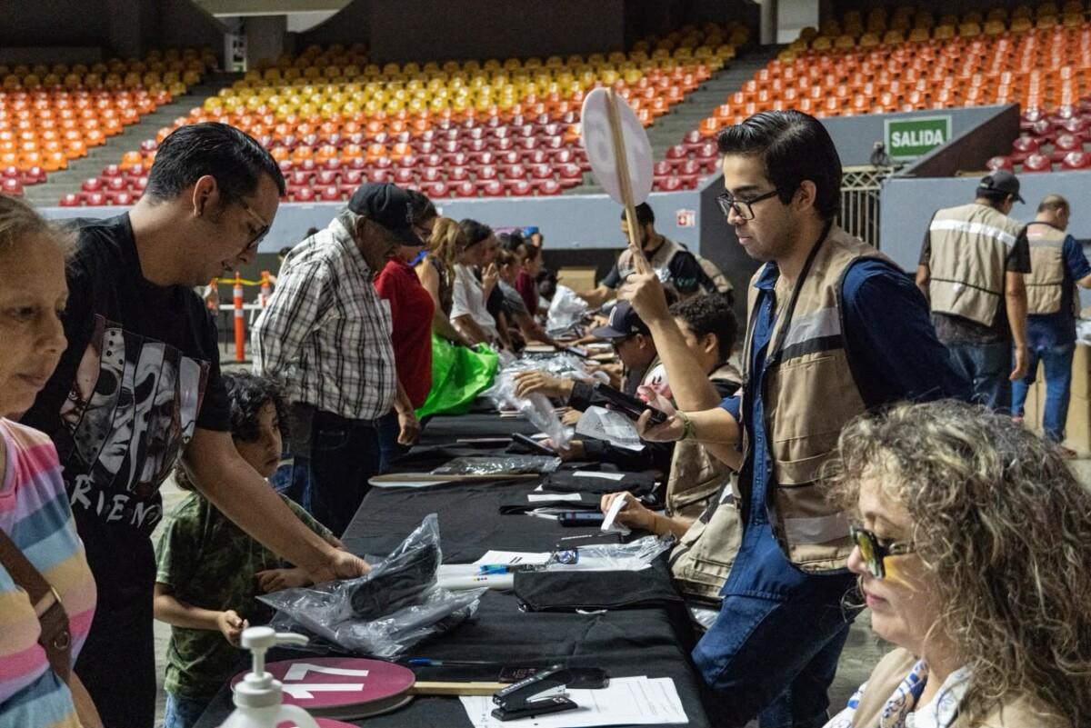 El Gobierno de Sonora, entrega uniformes escolares gratuitos en Hermosillo: SEC