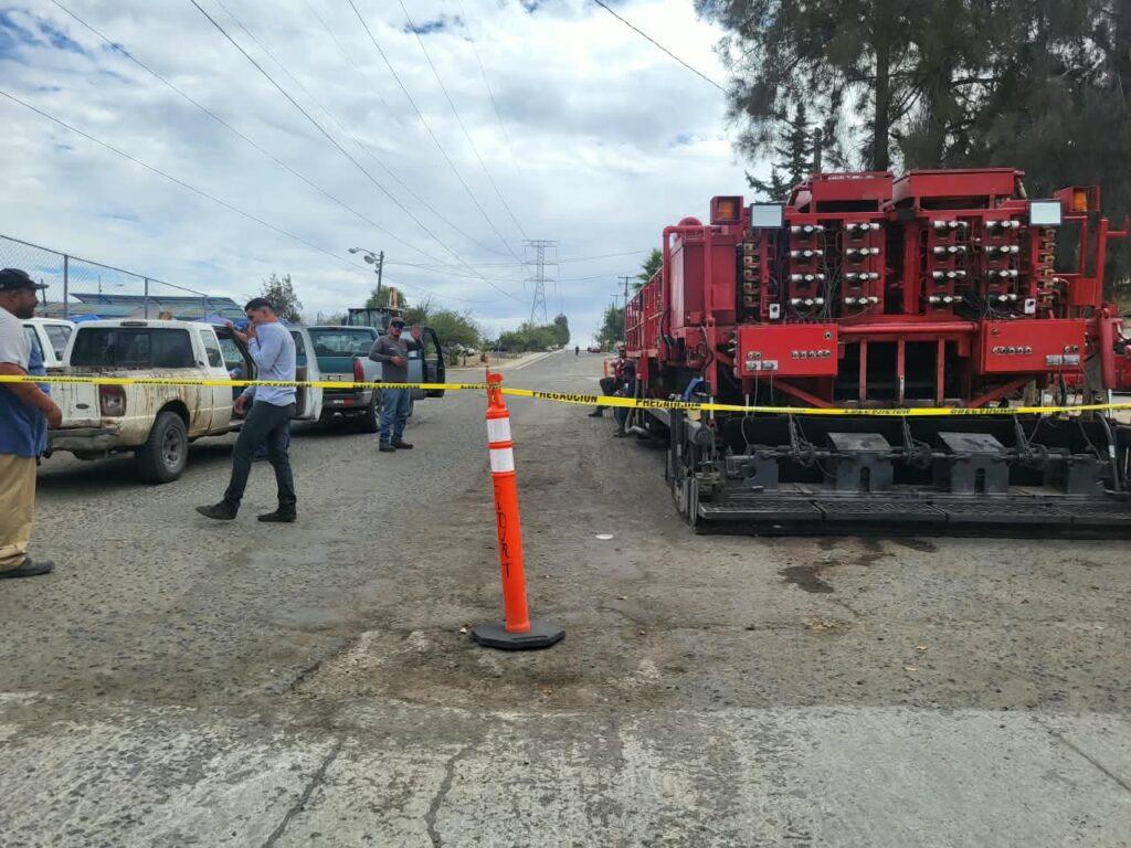 AVANZA OBRA DE BACHEO EN EL DESCANSO 