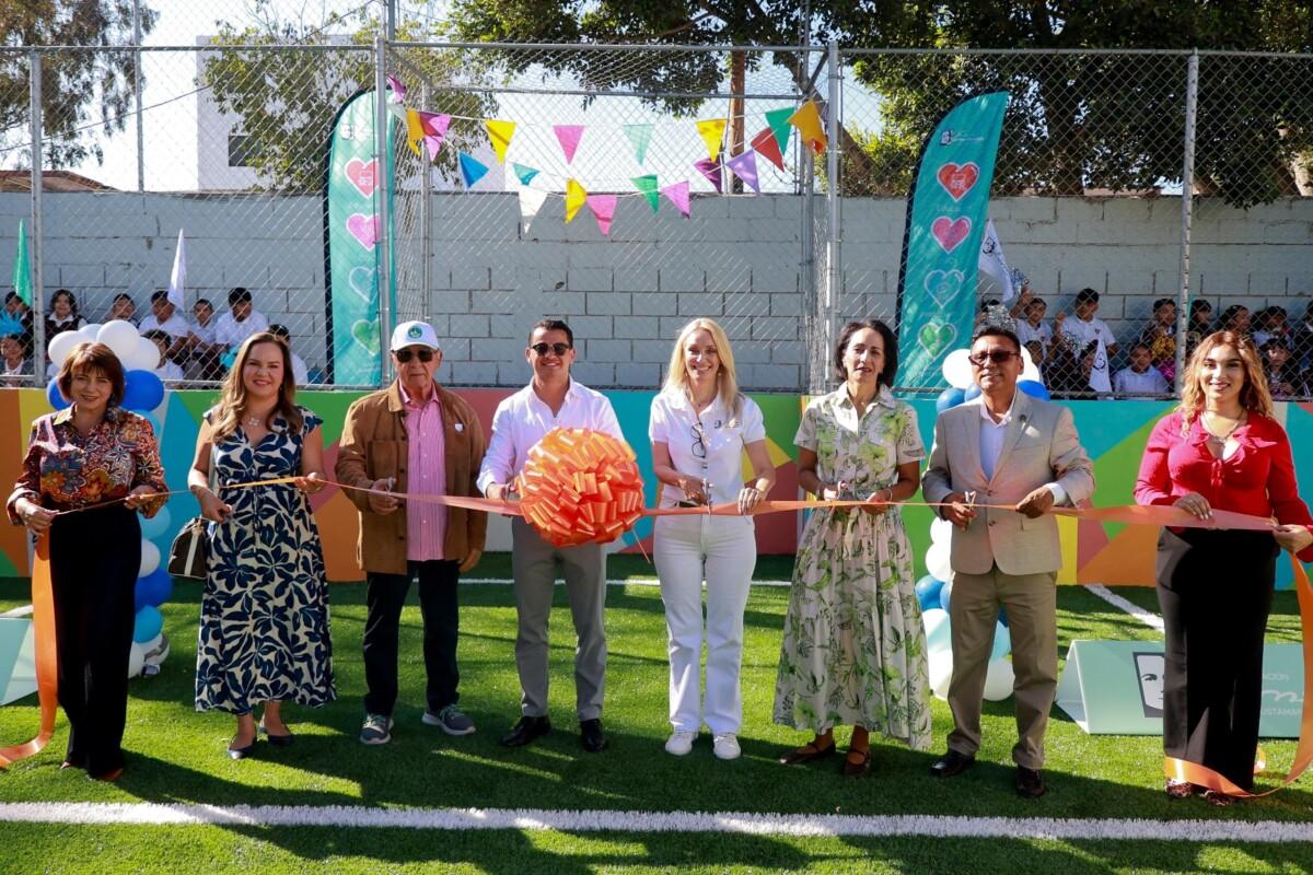 ASISTE ABDIEL GUTIÉRREZ A ENTREGA DE OBRA DE REHABILITACIÓN DE CANCHA DE FUTBOL EN LA ESCUELA PRIMARIA MUNICIPAL EMMA A DE BUSTAMANTE