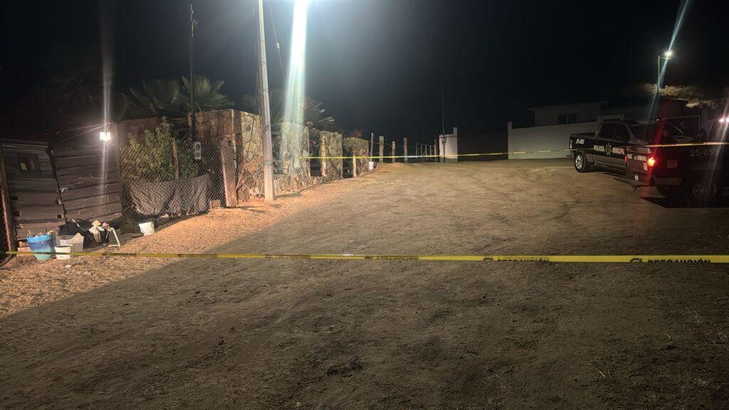 AGREDEN A BALAZOS VIVIENTA DE POLICÍA TRAS LA APARICIÓN DE NARCO-MENSAJES. 